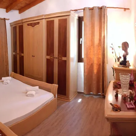 Family Villa In Sani - Sleeps 6 - Parking - Wifi *